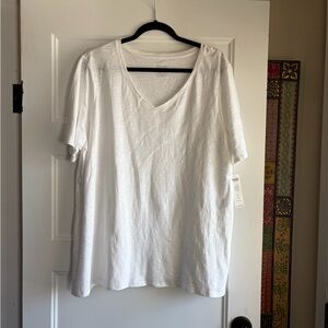 Chico's White Women’s V-Neck Short Sleeve Tee